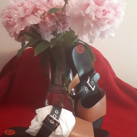 Sandles - Picture 4 of 4